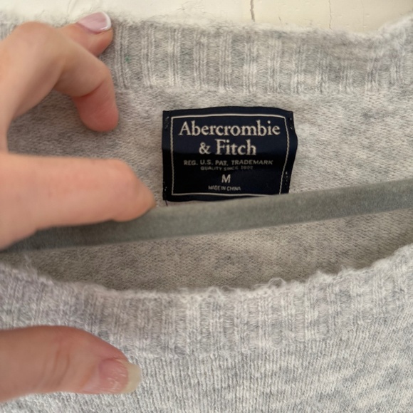 Abercrombie Super Soft Two-Pocket Sweater | Size M - Picture 6 of 7